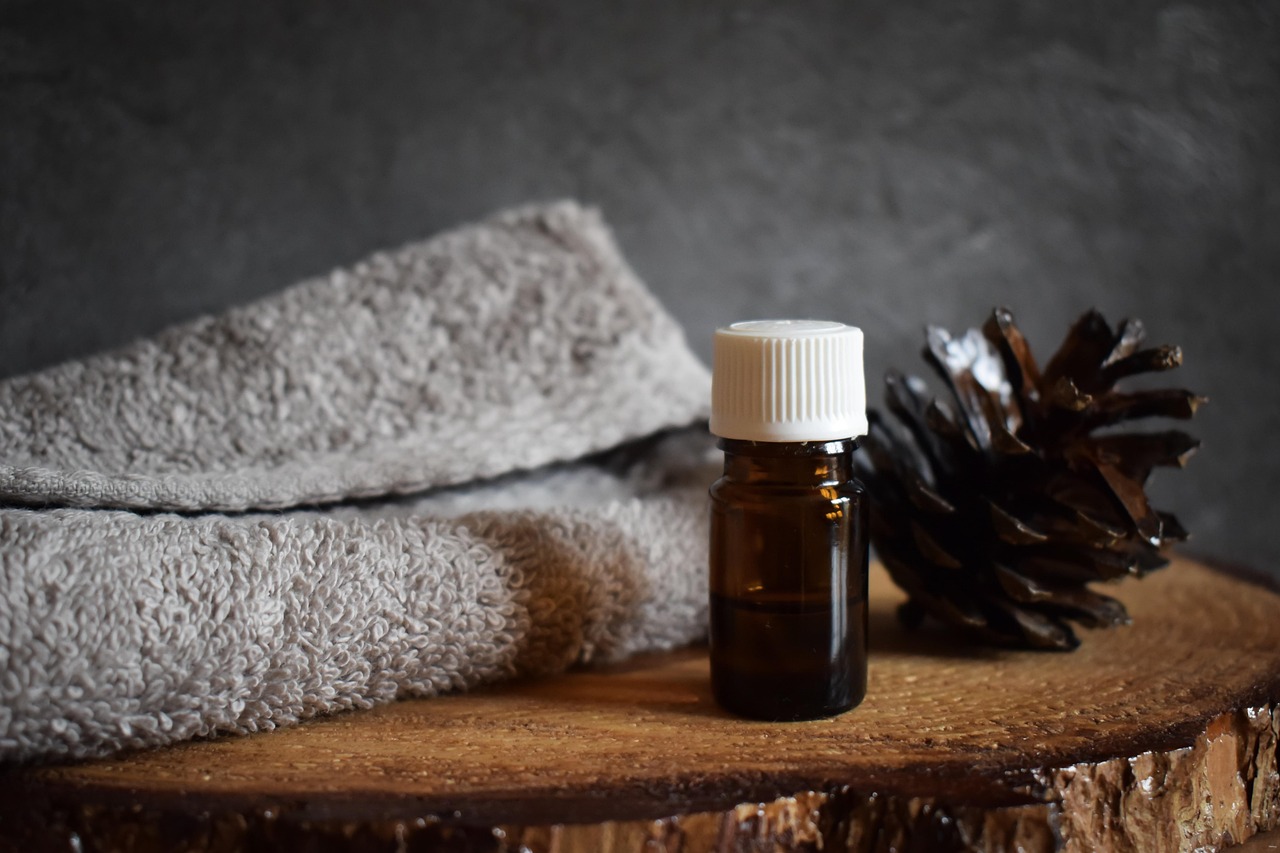 Black Pepper Essential Oil vs Black Pepper Fragrance Oil: What to Buy