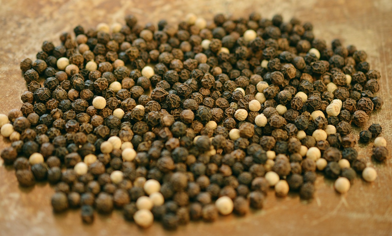 Black Pepper Oil Blending and Perfumery: The Complete Guide